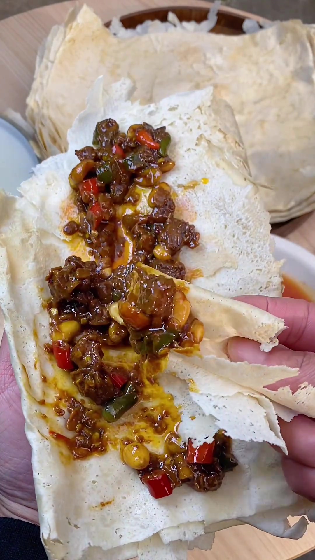 可惜你不是江苏徐州人,又怎么会知道我们从小就吃手工煎饼卷辣椒酱的快乐呢～