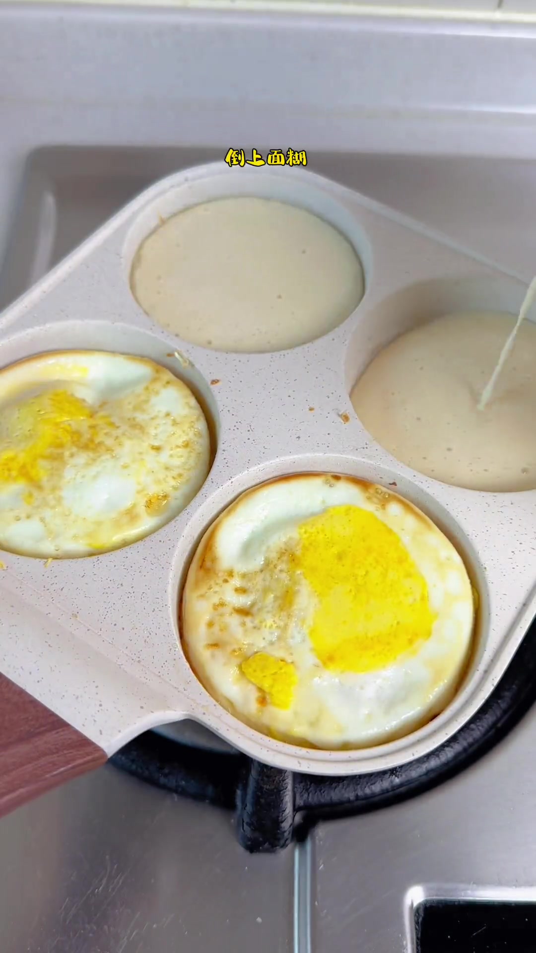 我猜你们在找没有泡打粉的鸡蛋汉堡,早餐来一个,有肉有蛋营养丰富