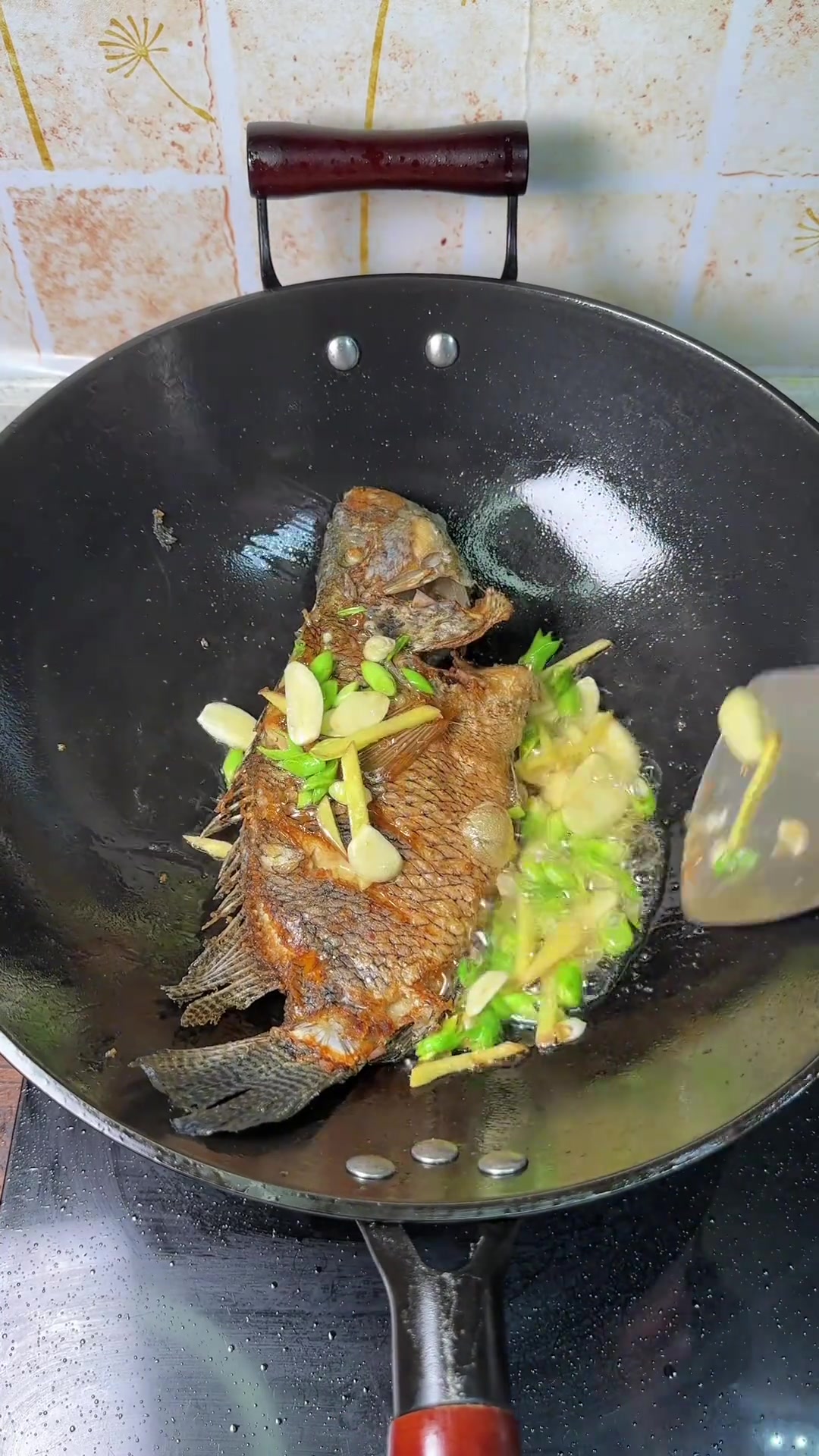 红烧石斑鱼家常做法，肉质鲜嫩配饭配粥都好吃，孩子也爱吃