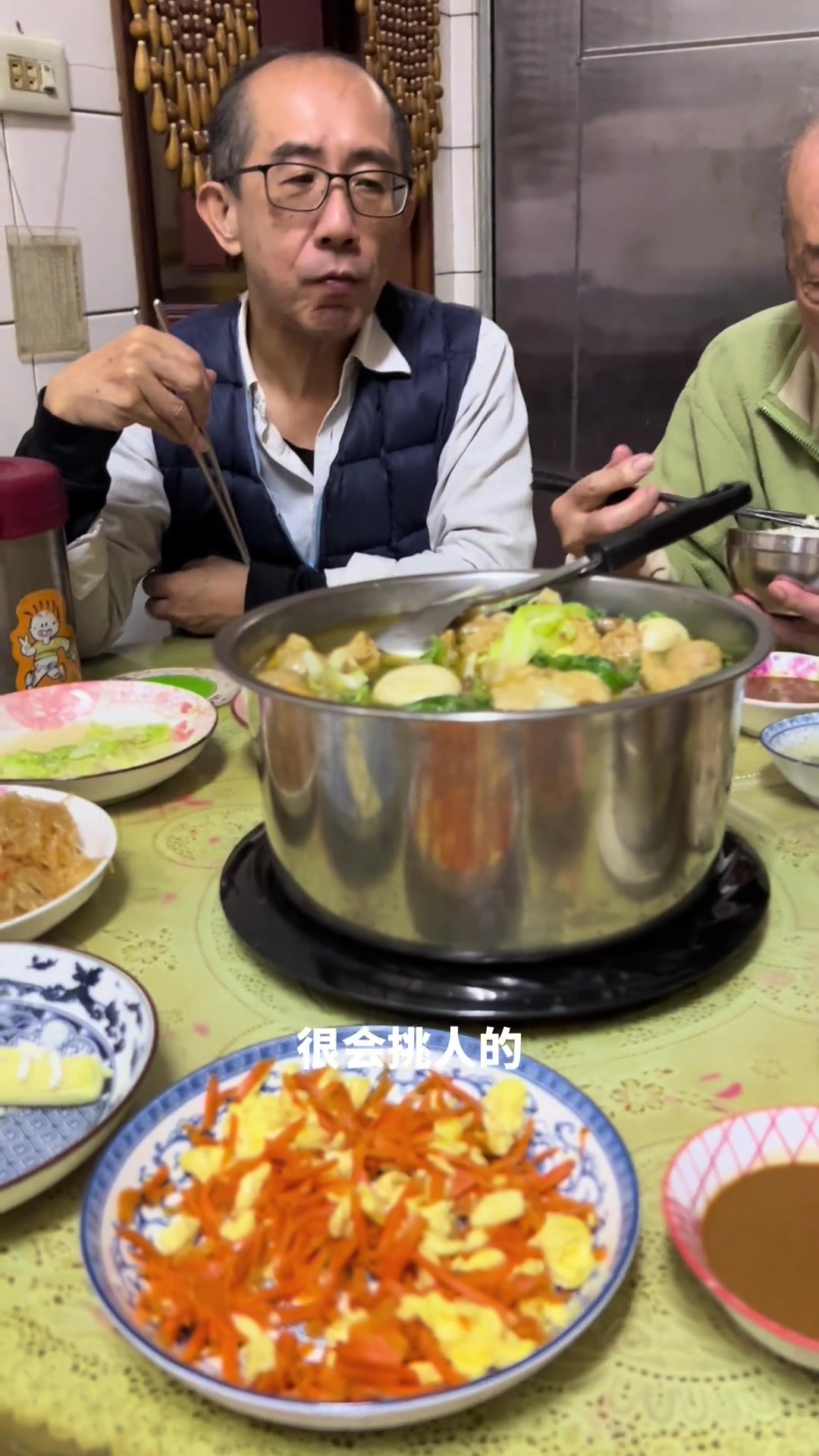 台湾人喜欢吃的姜母鸭果然名不虚传!一连几个星期我们都买来吃,尤其冷天吃更适合!