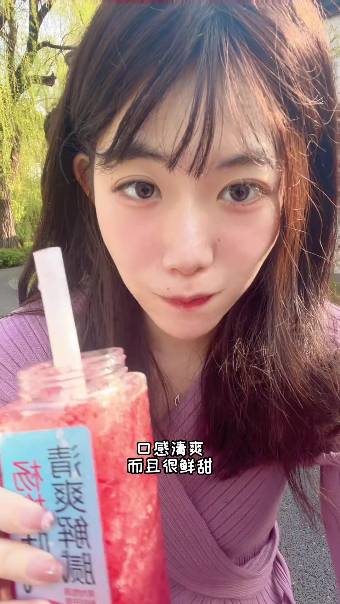 用7分甜新出的多肉杨梅调出了一杯适合女孩子的微醺小甜酒艾特你的臭宝一起喝