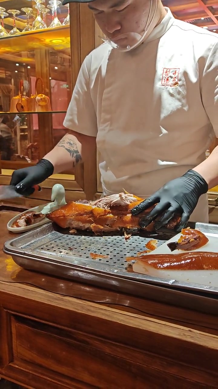 正宗的北京烤鸭,味道好极了
