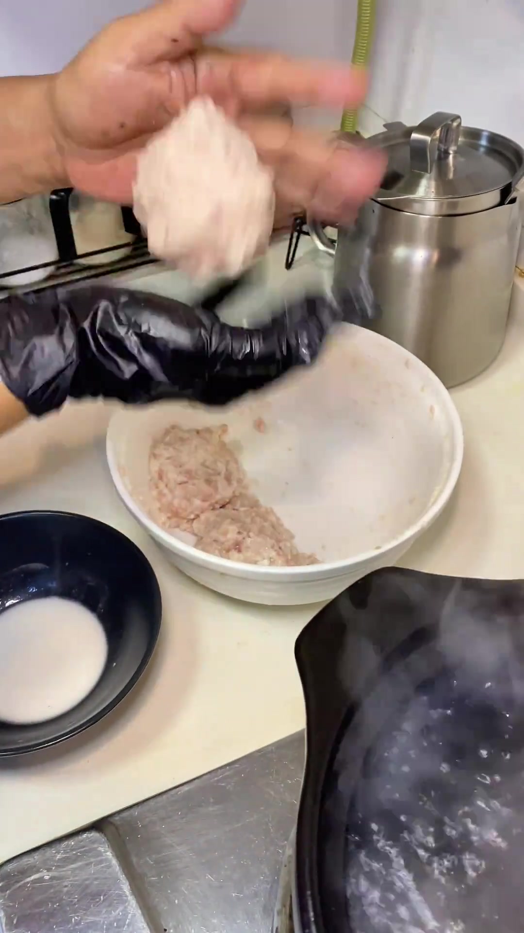 清炖狮子头汤鲜味美，松而不散，入口即化，跟着视频，完美复刻