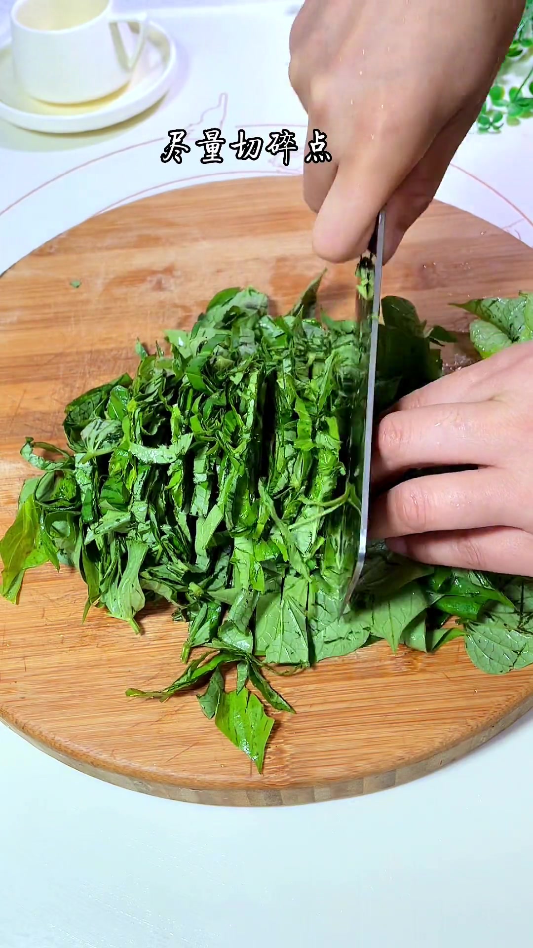 一把红薯叶,一碗面粉,做好吃的红薯叶窝窝头,做法简单好吃又营养～