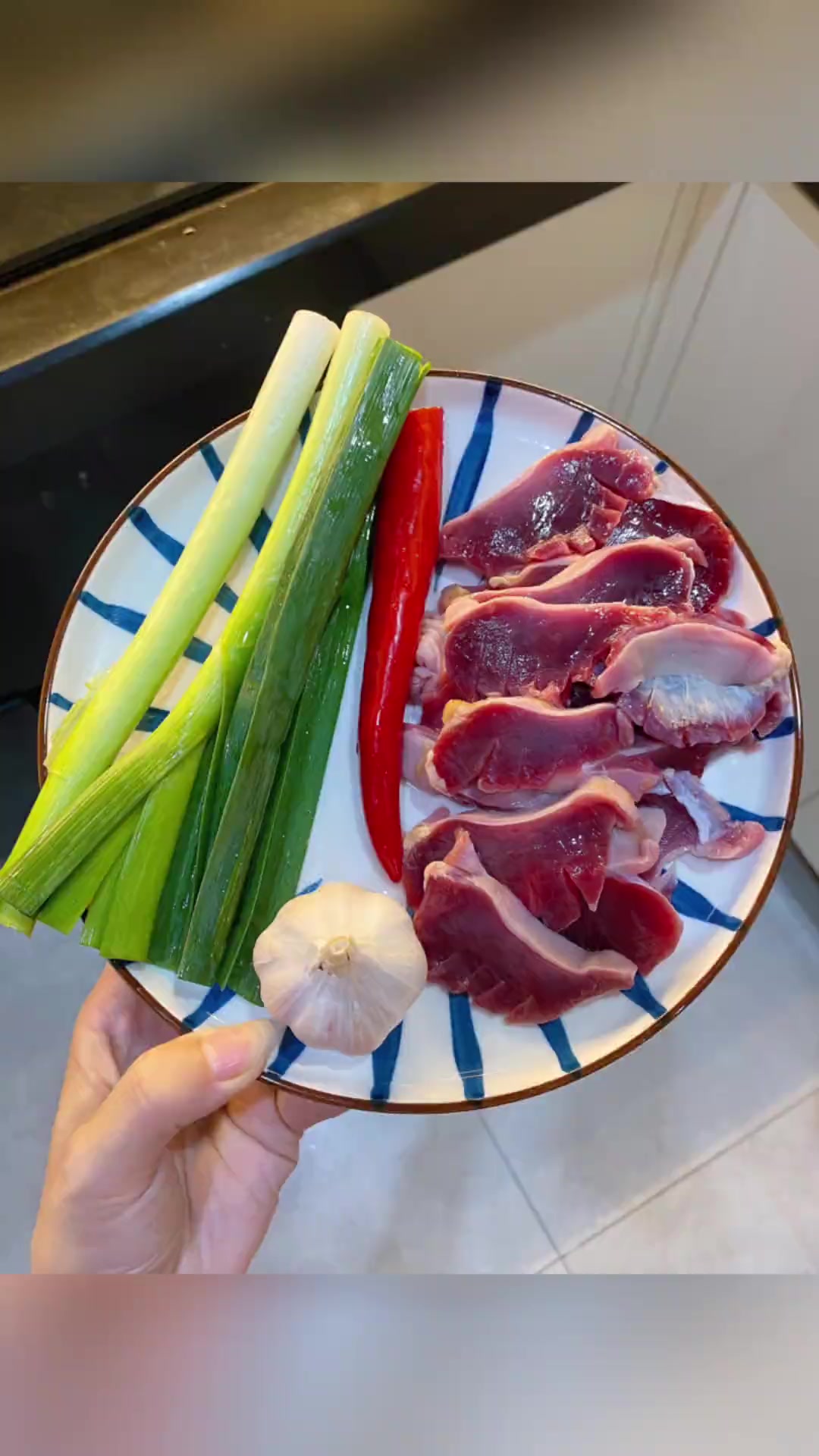 爆炒鸭胗～越嚼越香还巨下9。今天也来做个餐厅里常见的爆炒鸭胗