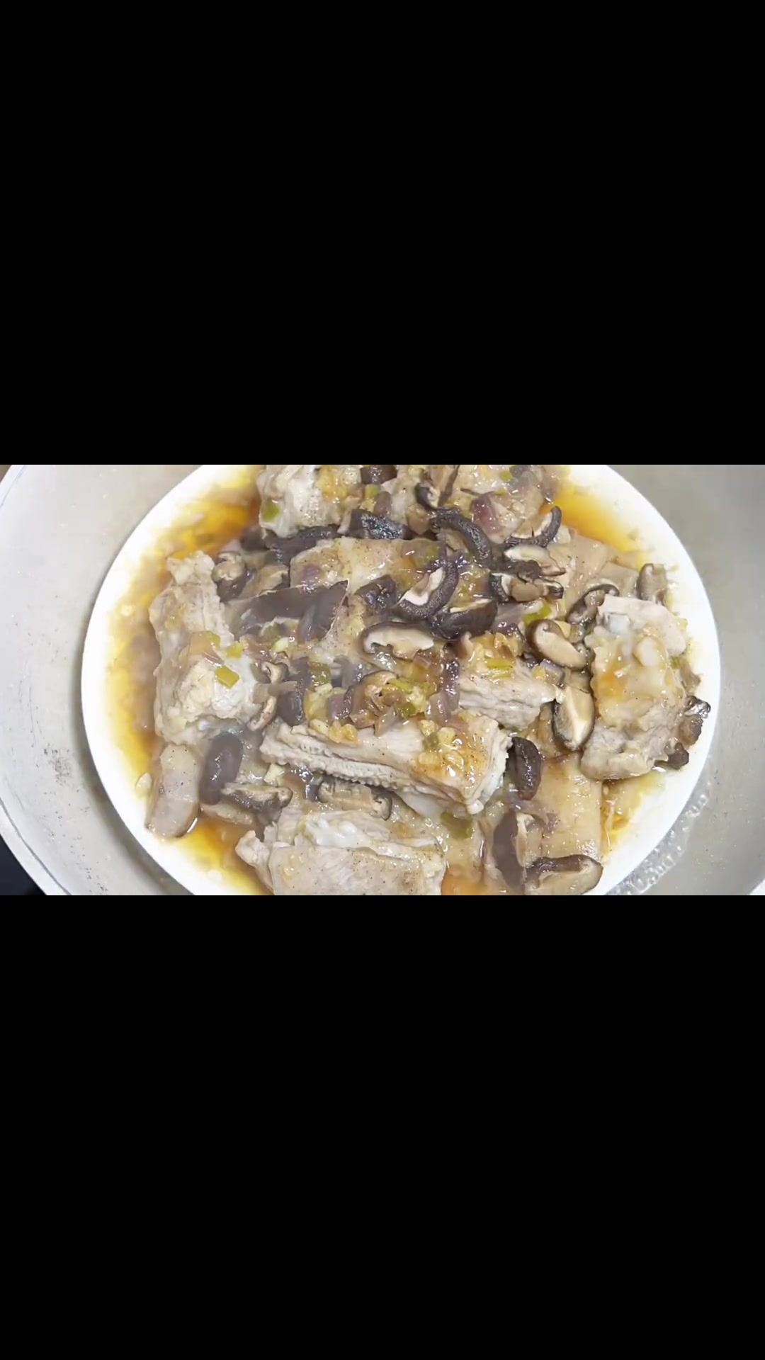 香芋蒸排骨，孩子大人都爱吃。做法简单不油炸不焯水