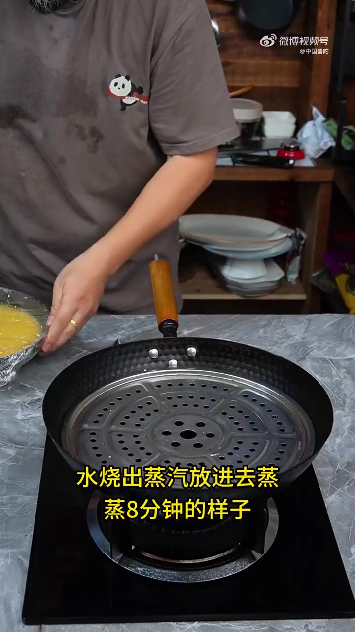 海边人私藏鲜味密码!藤壶蒸蛋谁做谁封神  食材简单到哭: 海水洗净藤壶(自带咸鲜buff,