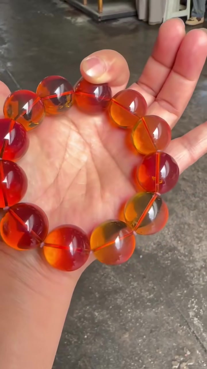 精品缅甸血红茶手串!红红火火中国红