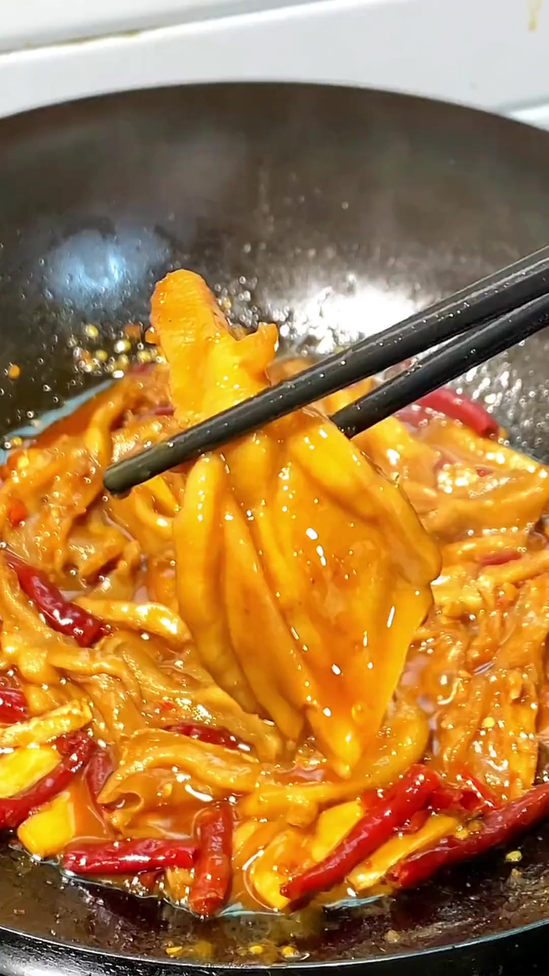 姜辣去骨鸭掌做法，鸭掌解冻或焯水后做，你会了吗