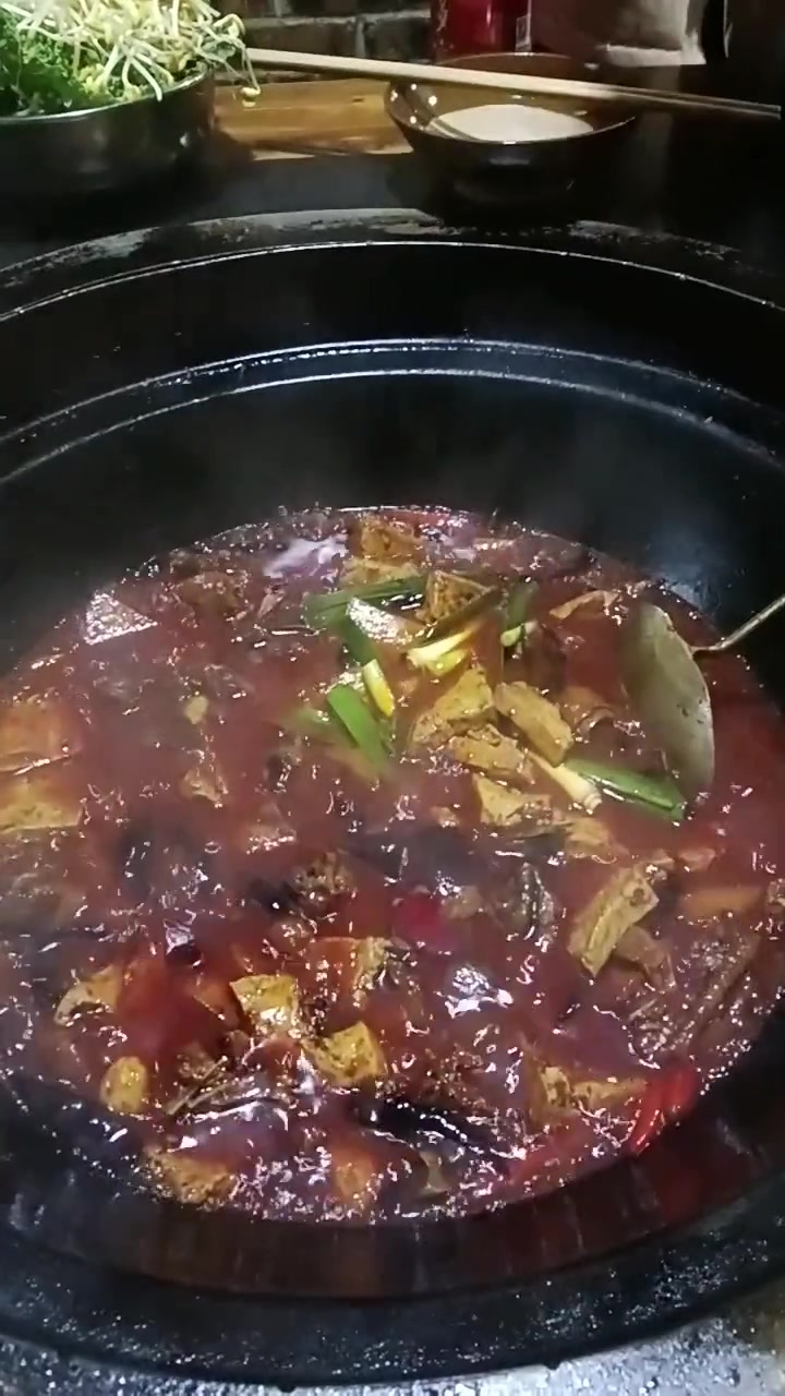 地锅鸡大灶台柴火灶