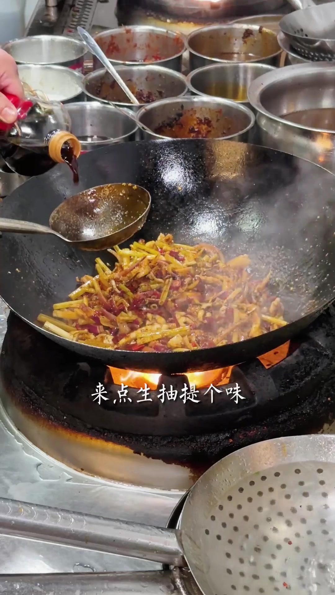 我们店卖的非常好的火爆香辣鱿鱼须，今天分享给大家