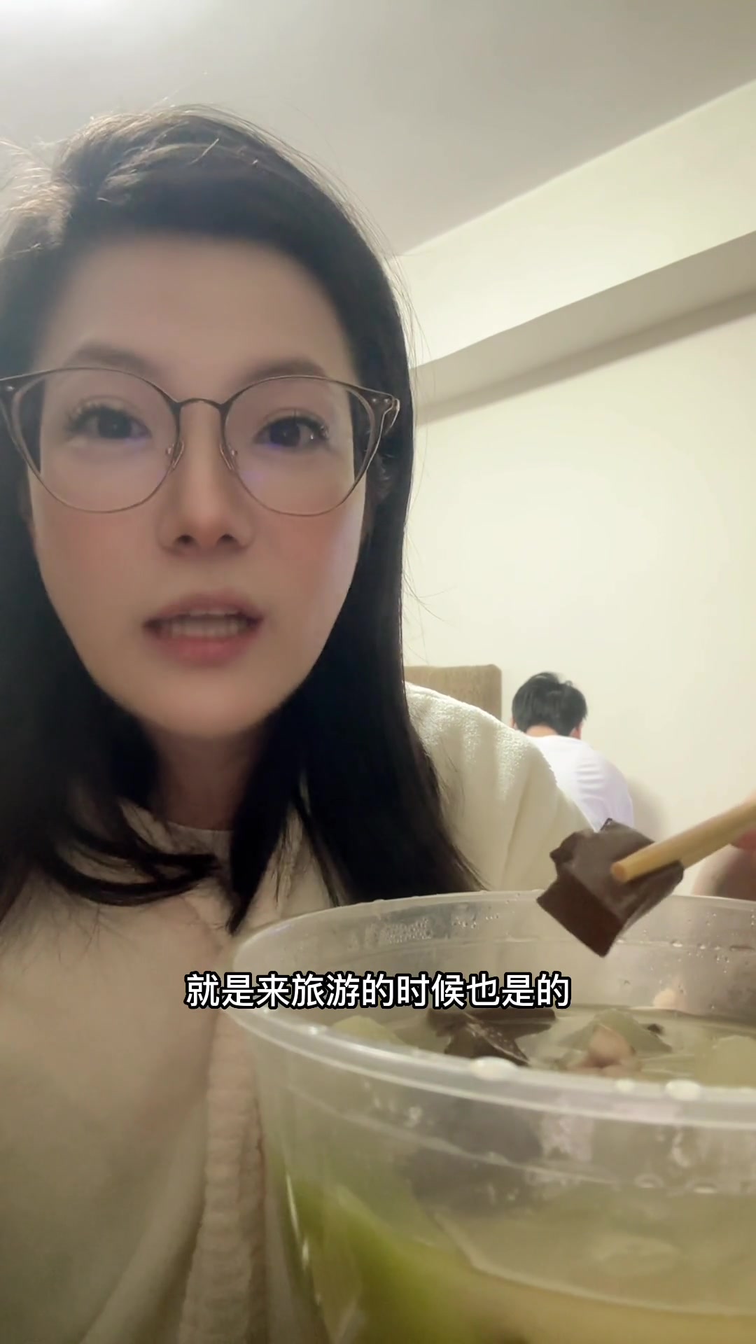 点了田鸡酸辣粉外卖,加料后超贵,和老公吃得超满足!
