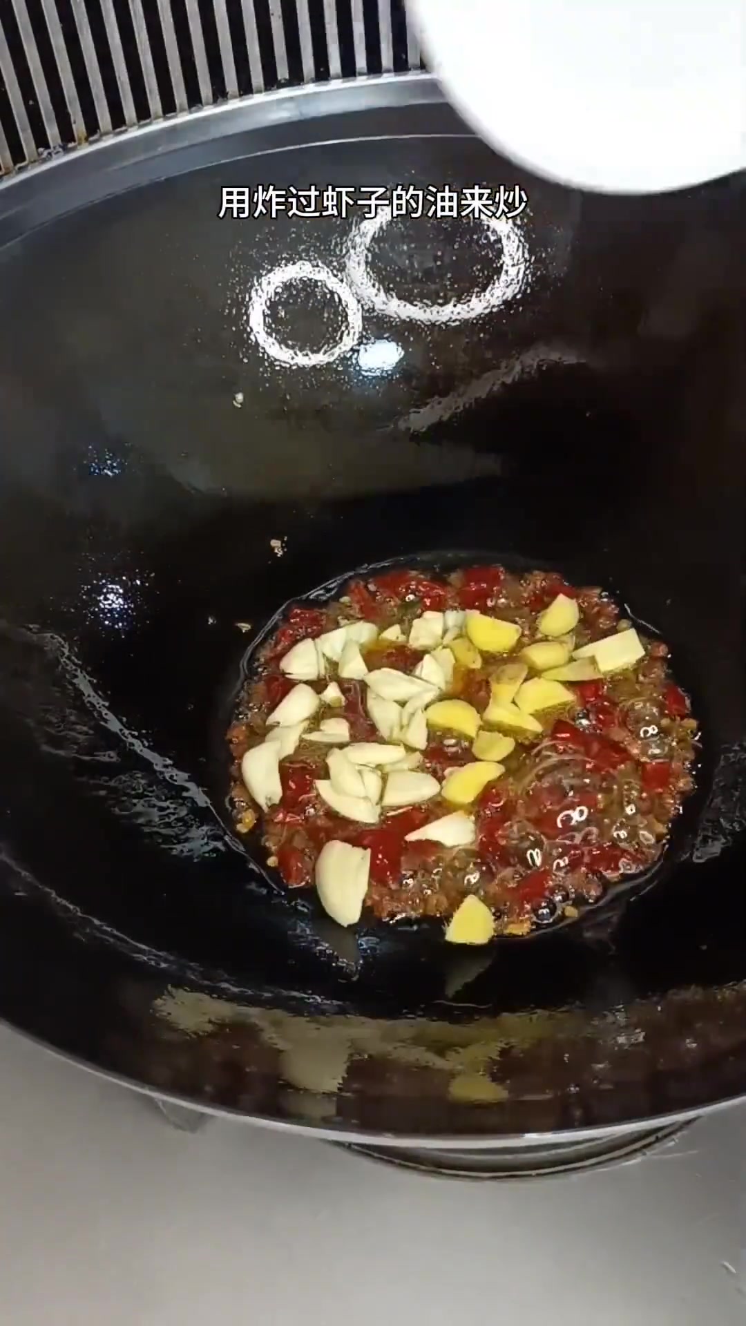 想吃麻辣香锅，自己在家做太简单了，麻辣鲜香下饭又下酒！