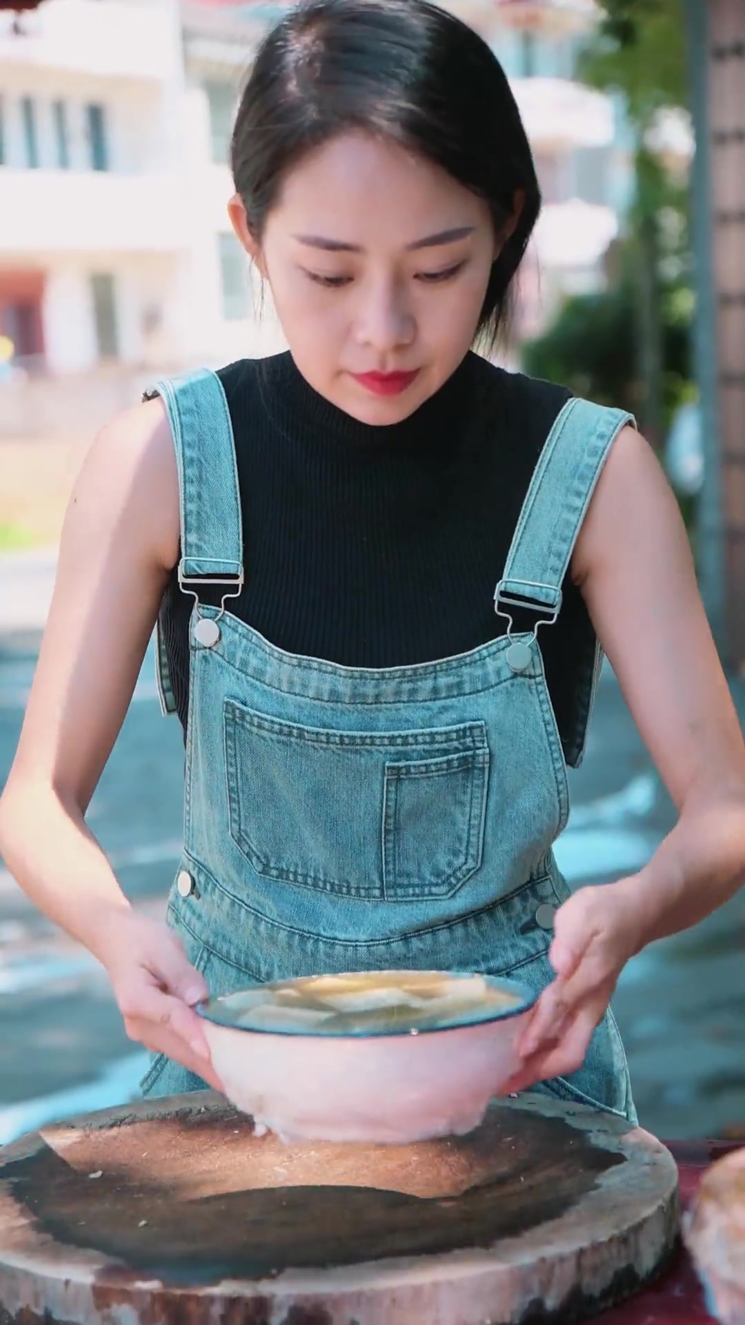 粉丝们要的霉苋菜梗教程来啦~霉苋菜梗卤汁做的五臭,是不是南方农村的最爱呢?