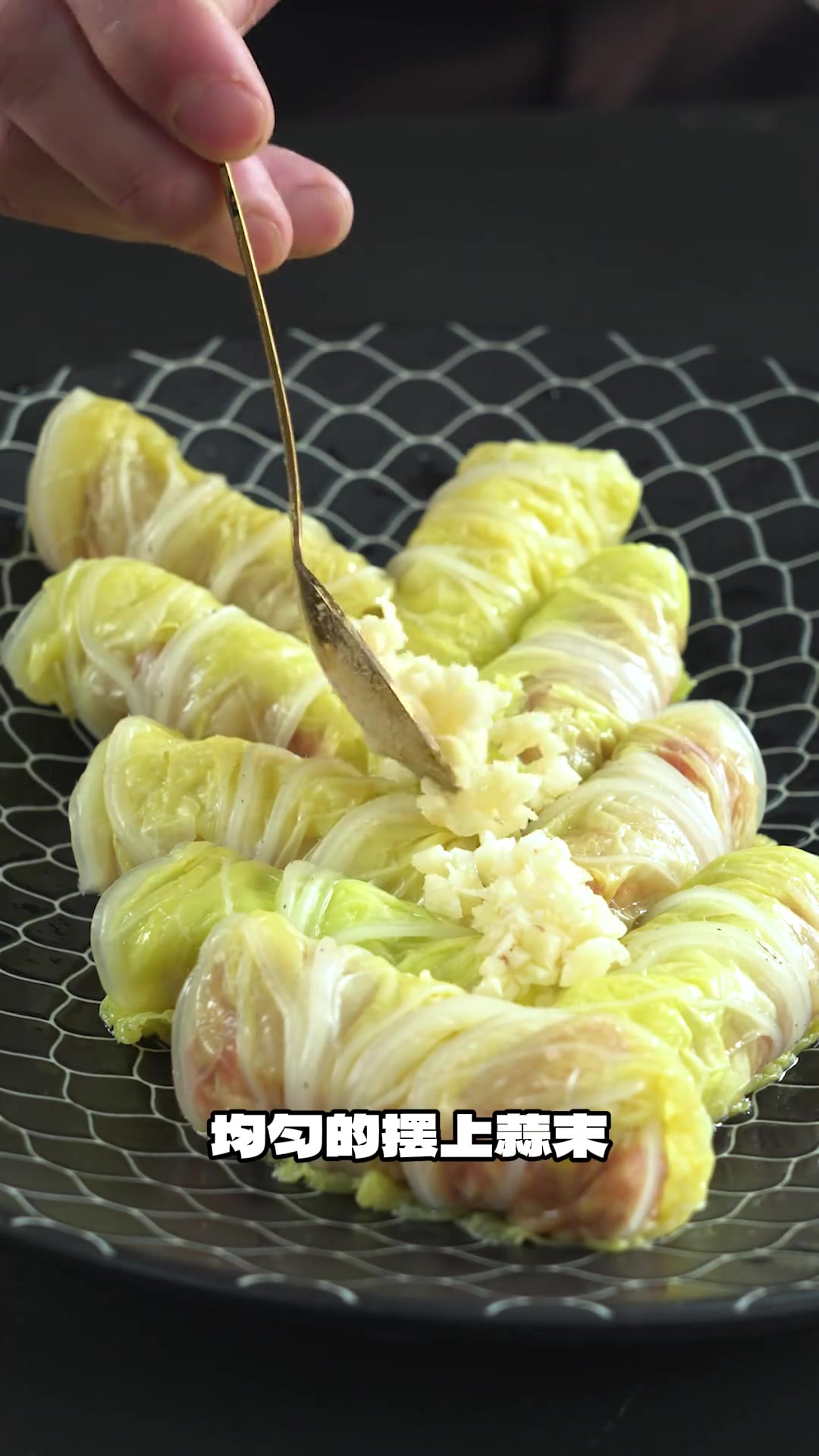 白菜一出，百财进屋，这道百财聚来，好看又好吃，寓意吉祥，财源滚滚迎新年！