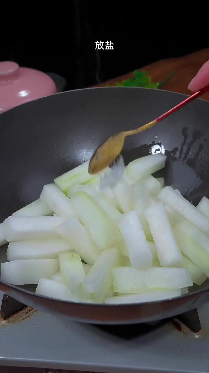 想吃好吃的素菜?红烧冬瓜是个不错选择!