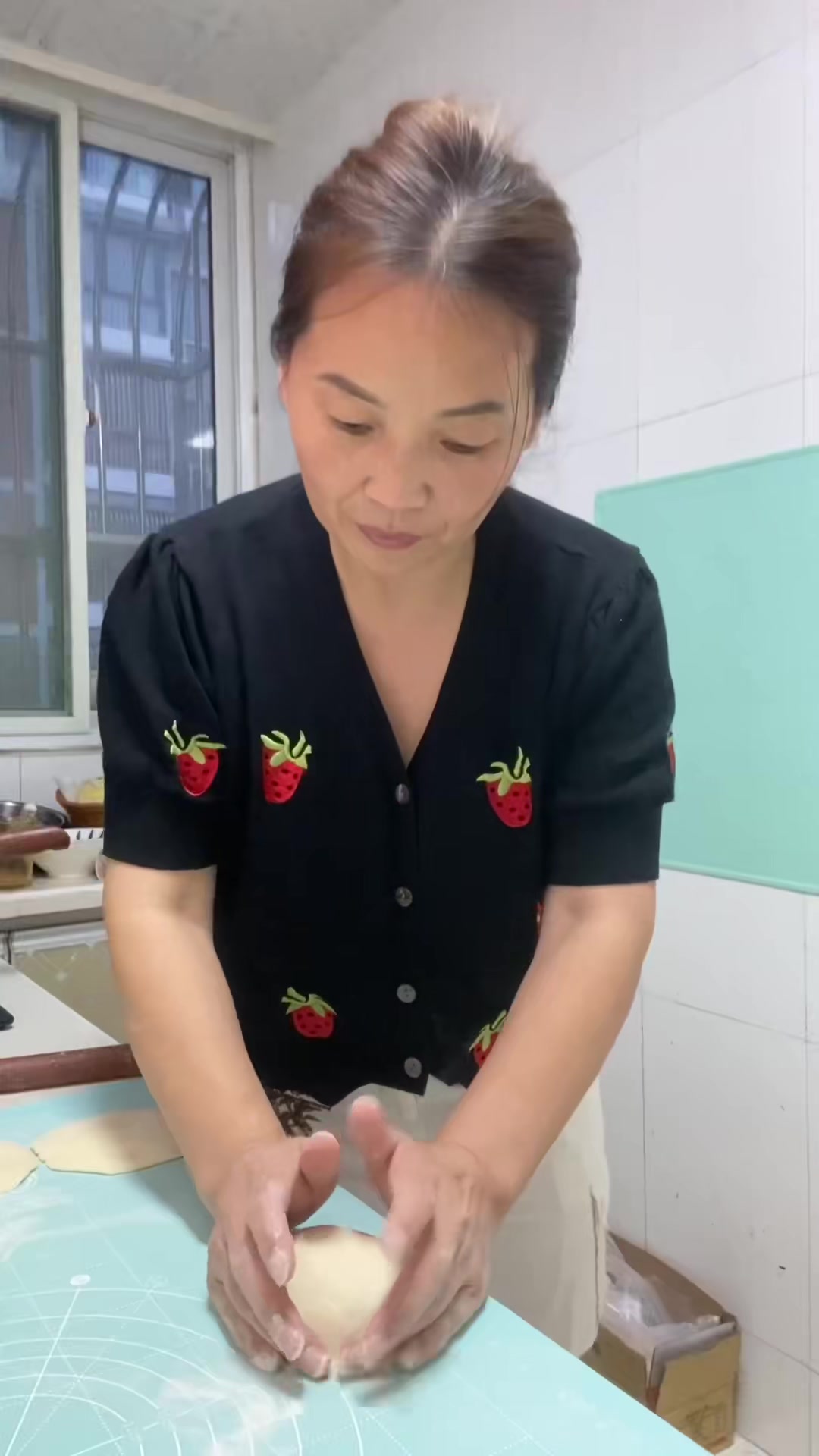 孩子馋我炸发面大饺子，做法简单，快来试试！