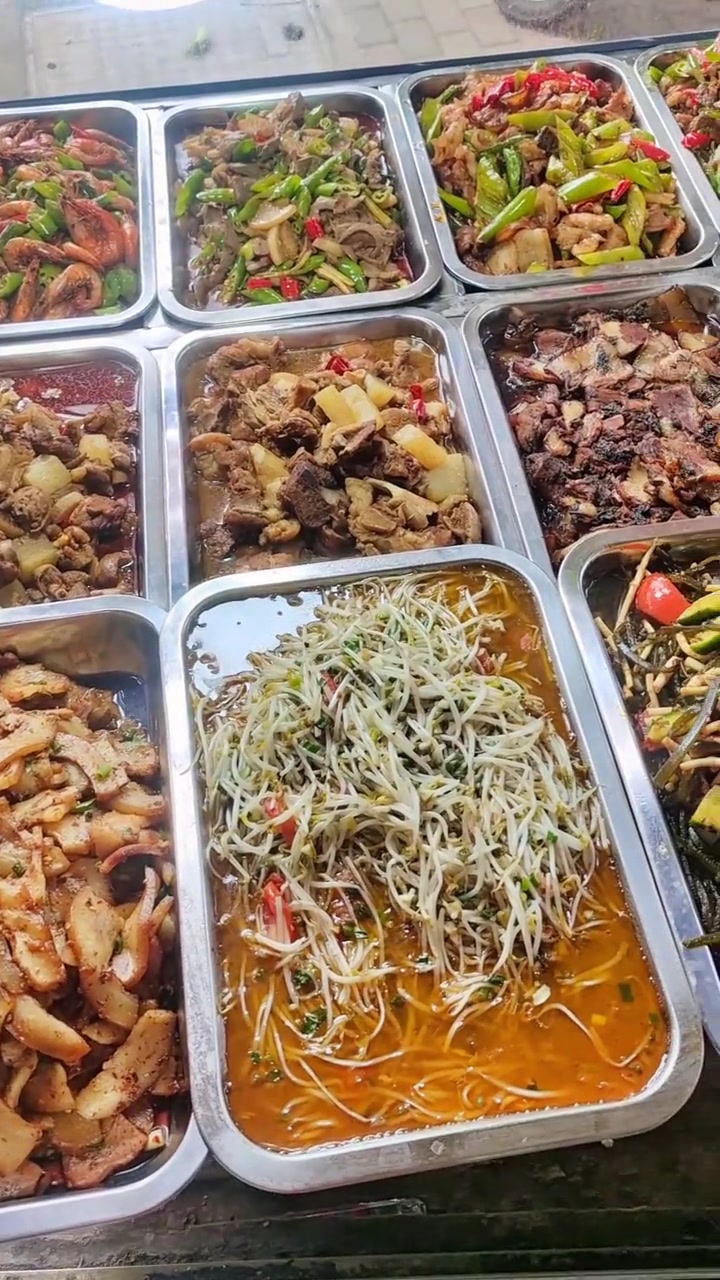 开饭了，干饭了云贵川渝口味有牛肉面，有贵州特产绿豆粉和米线