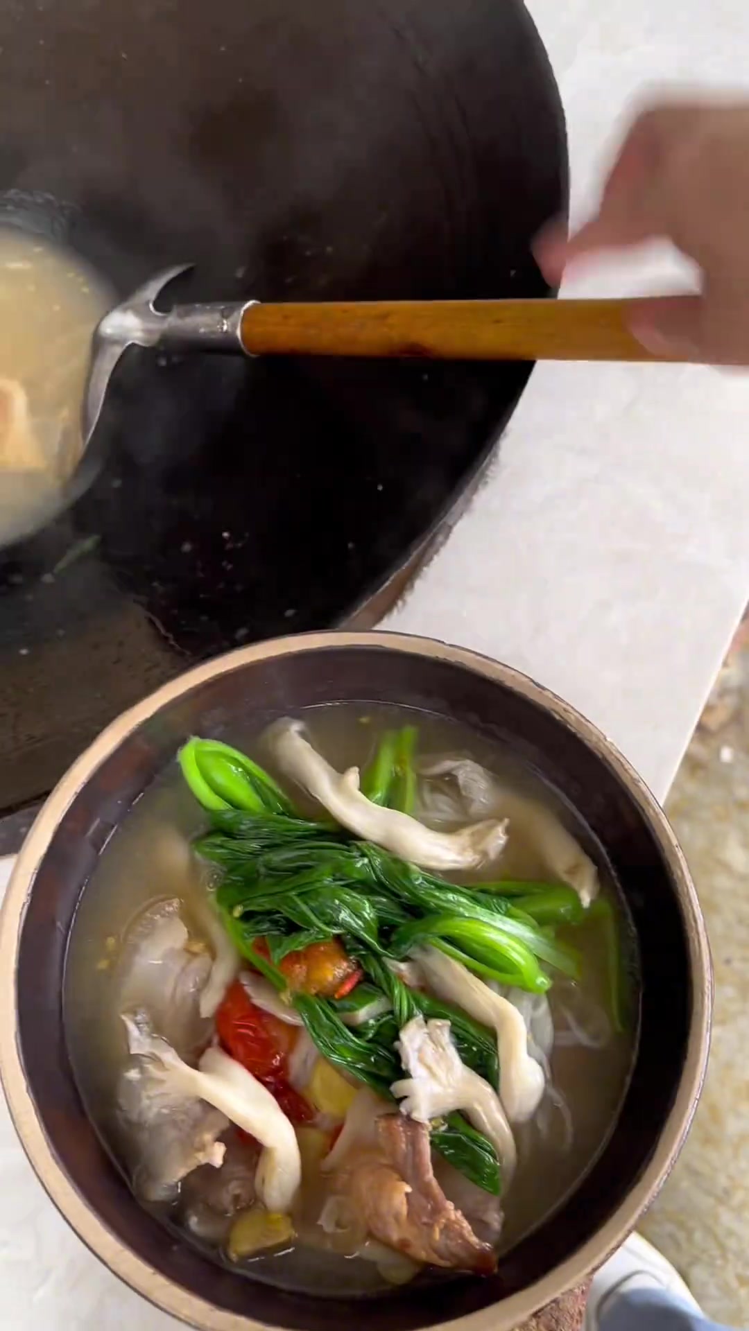 假期吃腻大鱼大肉?来一碗砂锅粉如何?