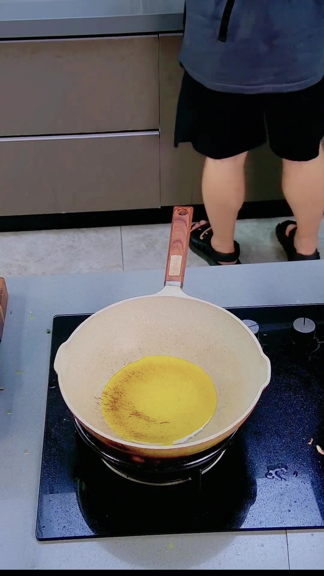 青椒小鱼干做法很简单,香辣入味,香香酥酥下酒又下饭,越吃越想吃