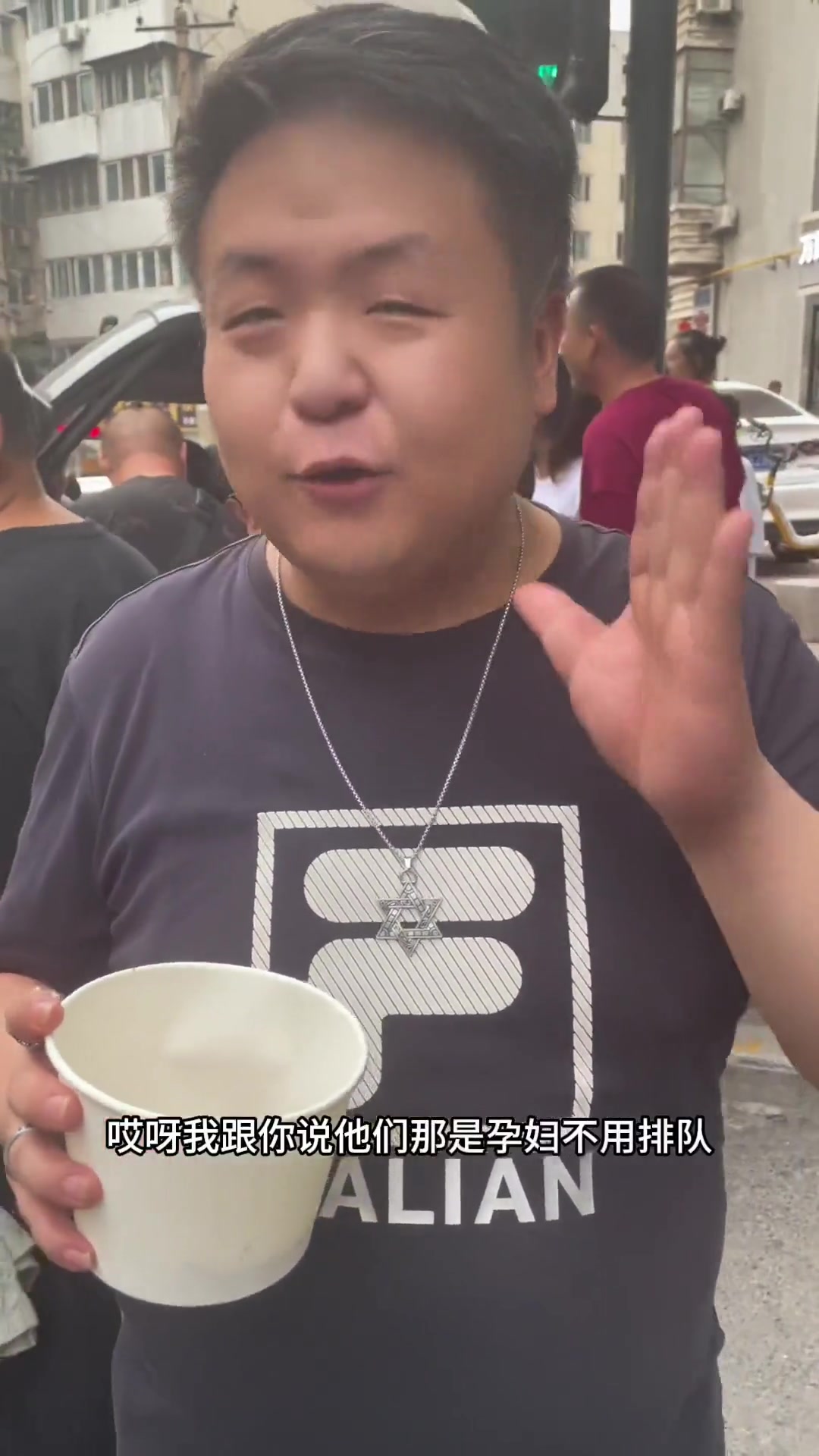 从山东过来的卤鸡架不知道为什么这么火！白白站了两个小时