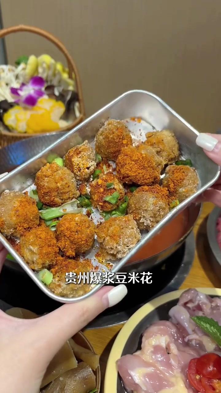 今天是在沙坪坝吃贵州酸汤鸡的一天！