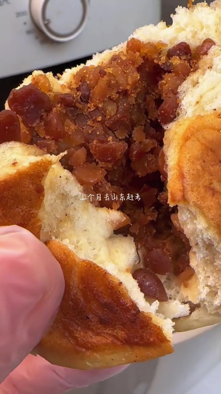 自从上次去了一趟山东，就一直念念不忘呀，这个吊炉烧饼就是好吃