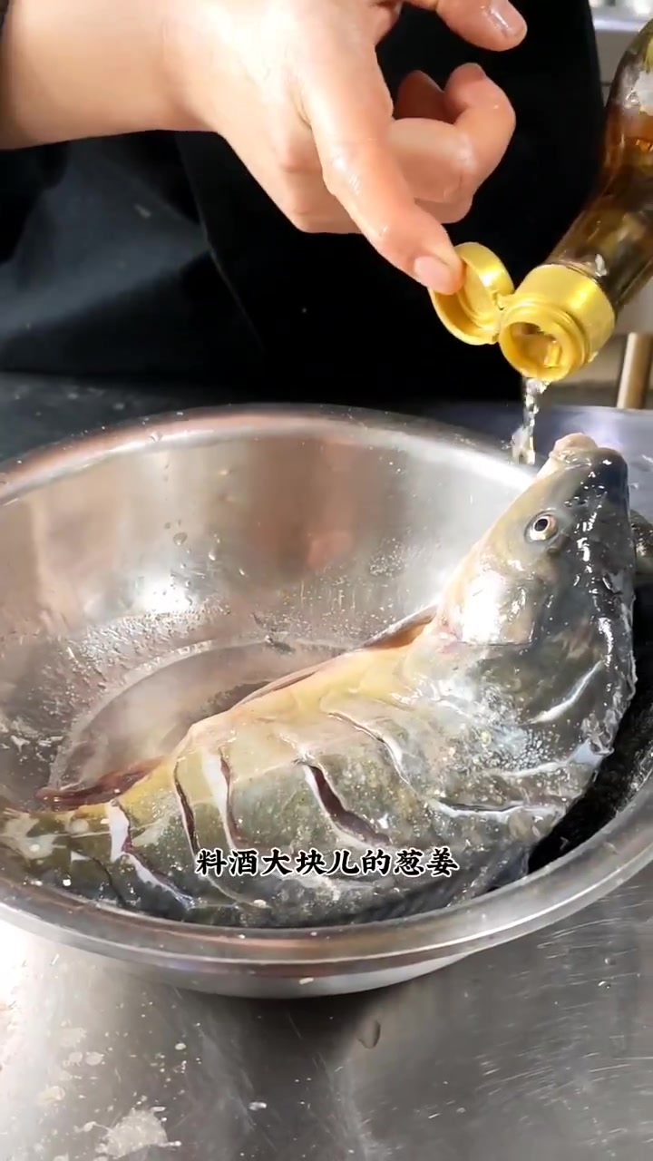 触胶黄褐大鲤鱼详细做法来啦!赶紧学起来!