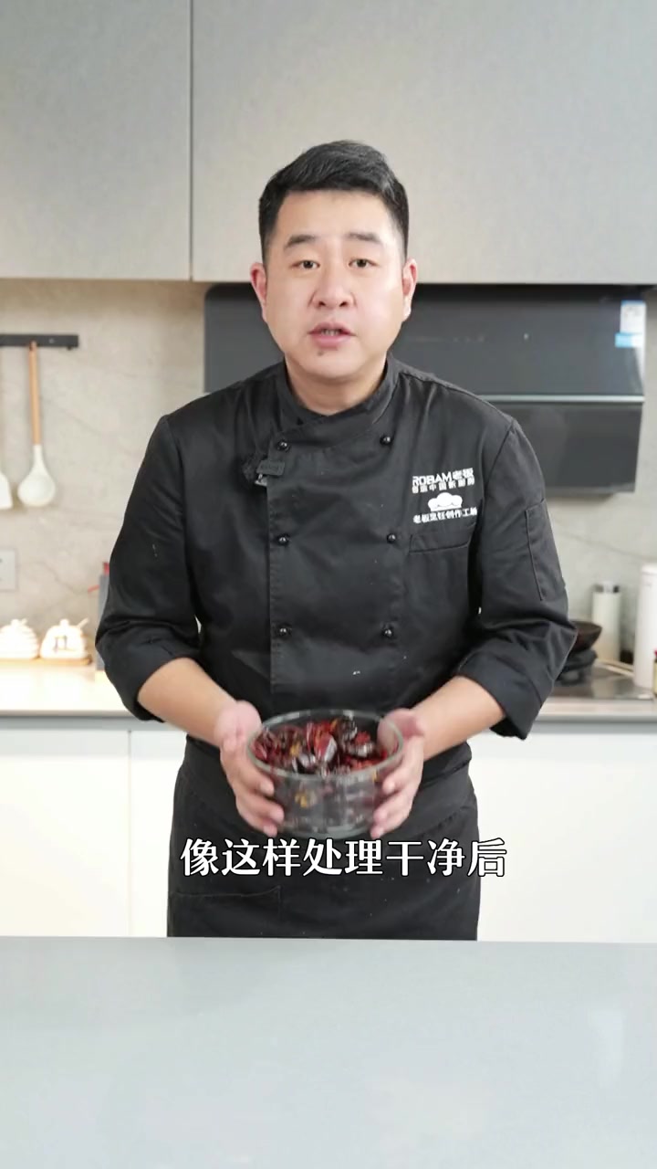 夏日的小龙虾怎么能辜负呢?一口龙虾,一口啤酒,麻辣鲜香,吃就完事啦!