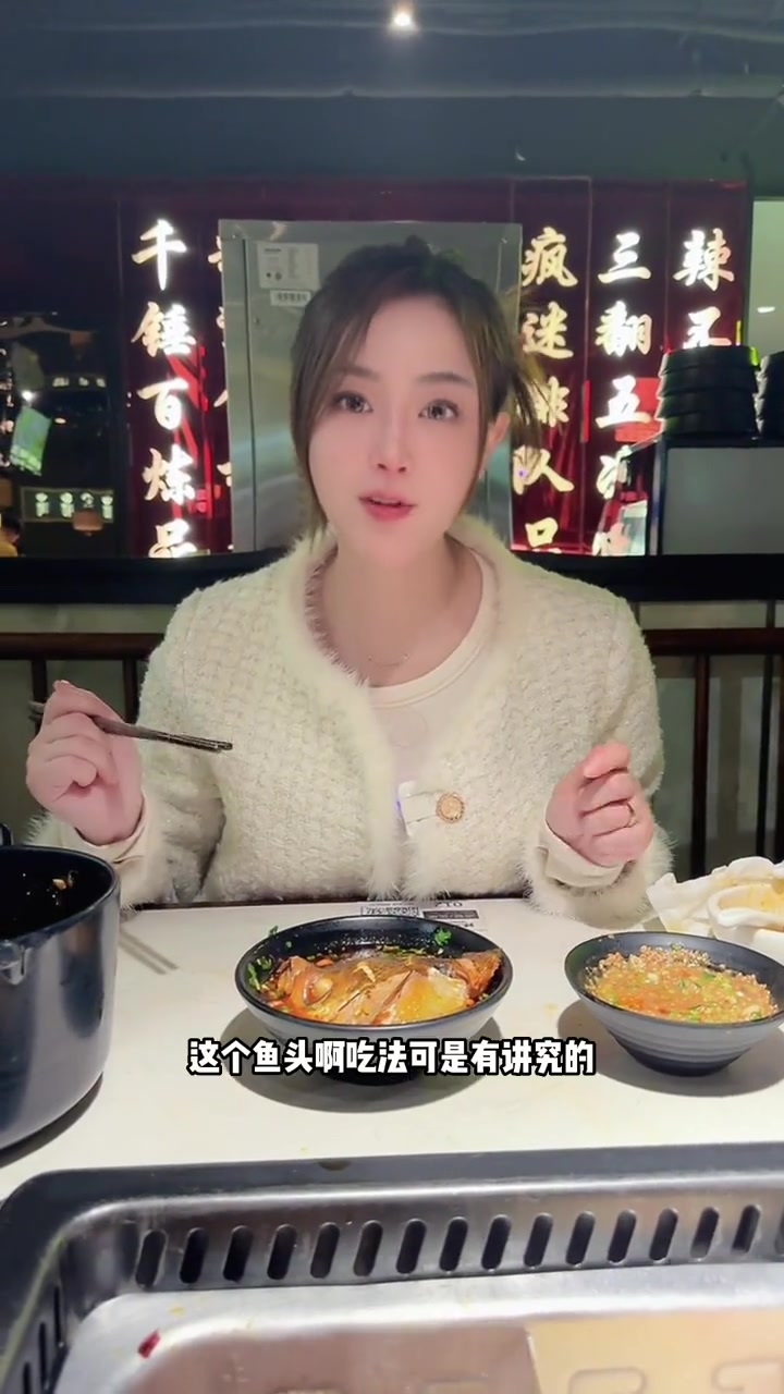 以前夜宵经常会去吃的牛蛙鱼头火锅,这么多年还是那个味