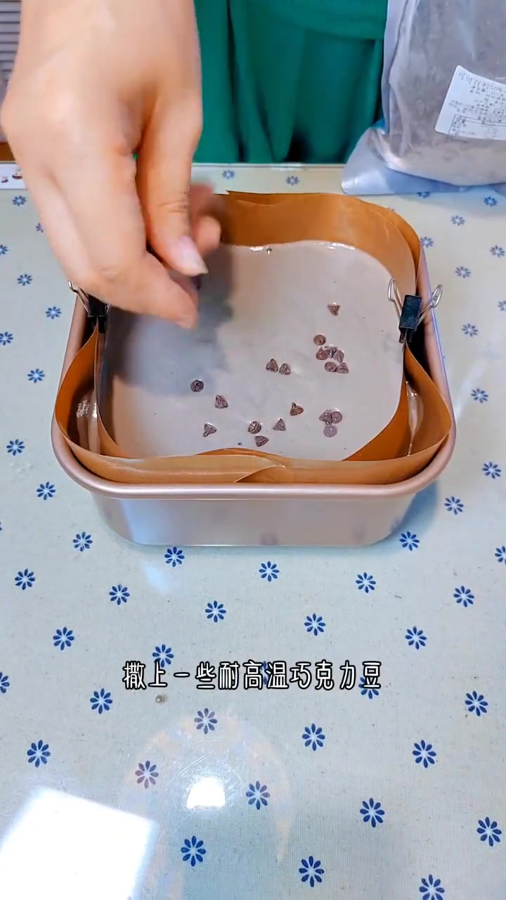 这个巧克力古早蛋糕简直太好吃了，配料简单，制作简单，而且古早蛋糕比戚风更容易成功，适合新手