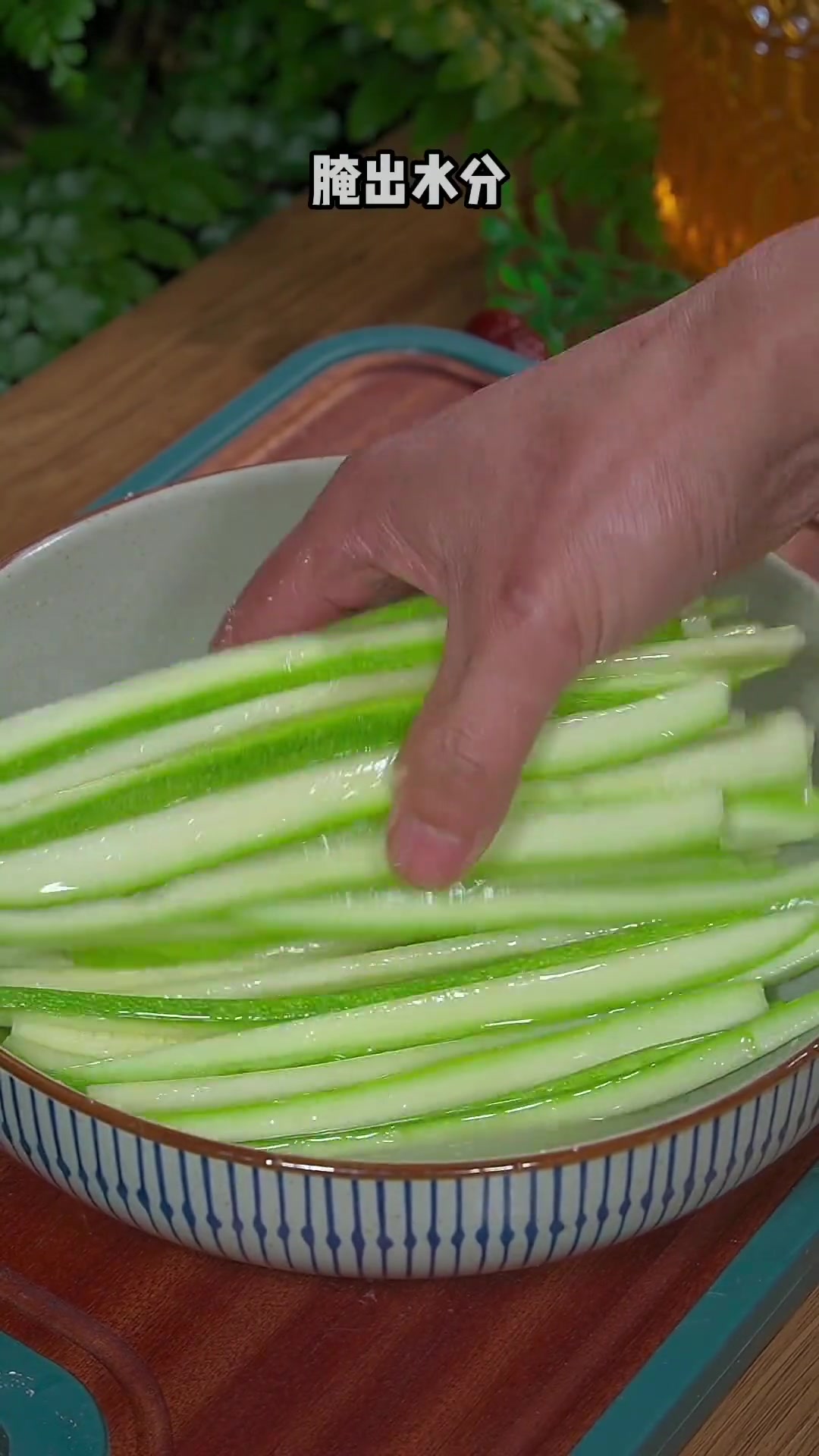 又是一道好吃的下饭菜,肉末炒西葫芦好吃到跺脚