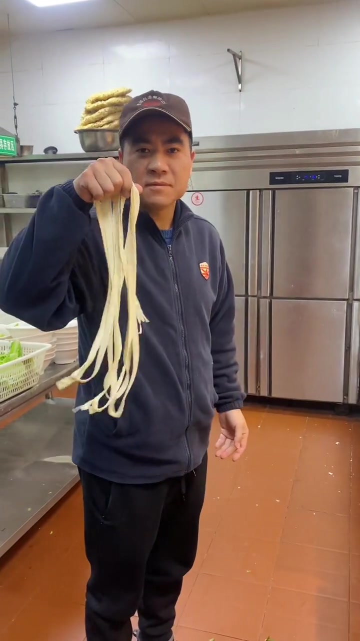 河南烩面,汤是灵魂面是点睛,承载多少人的乡愁!