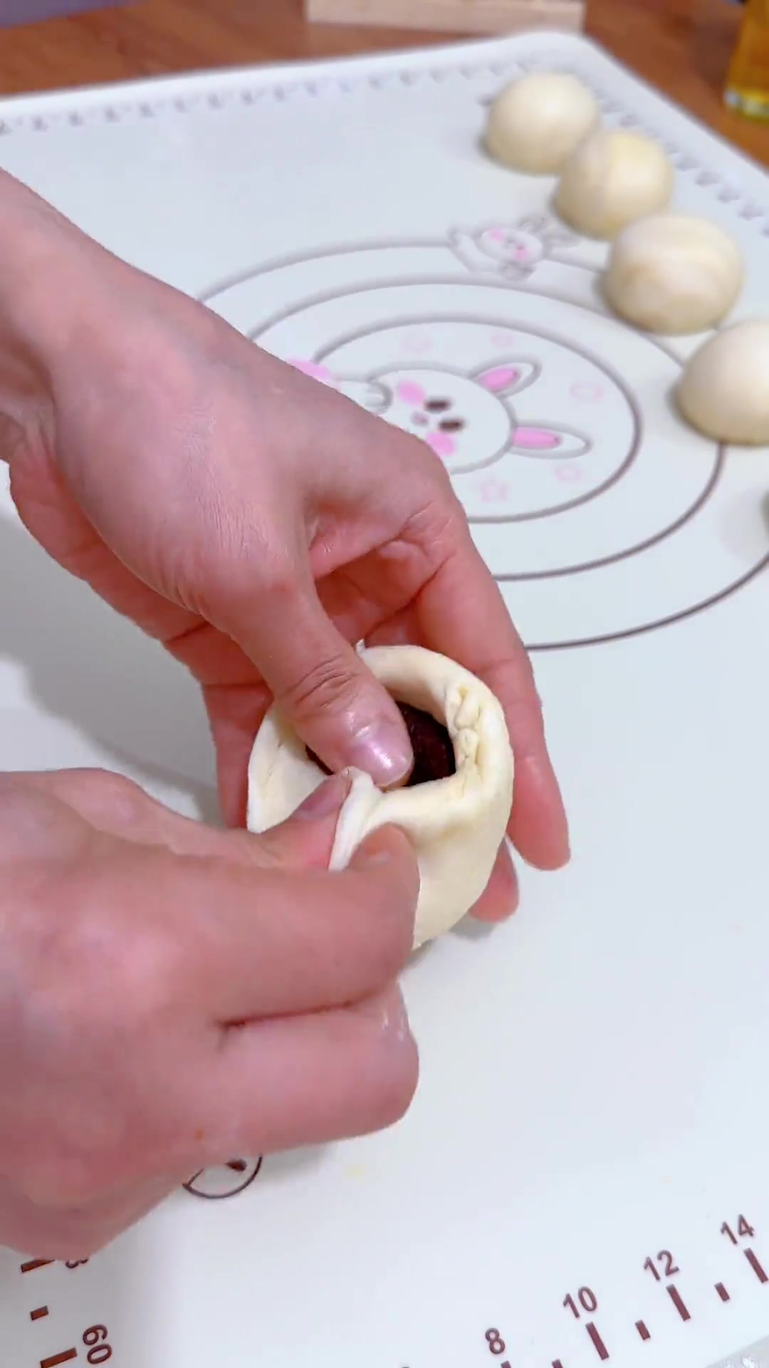 酥皮豆沙饼,酥的掉渣的那种～