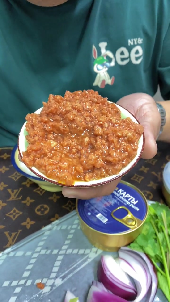 货真价实！南极磷虾肉制成的虾酱罐头