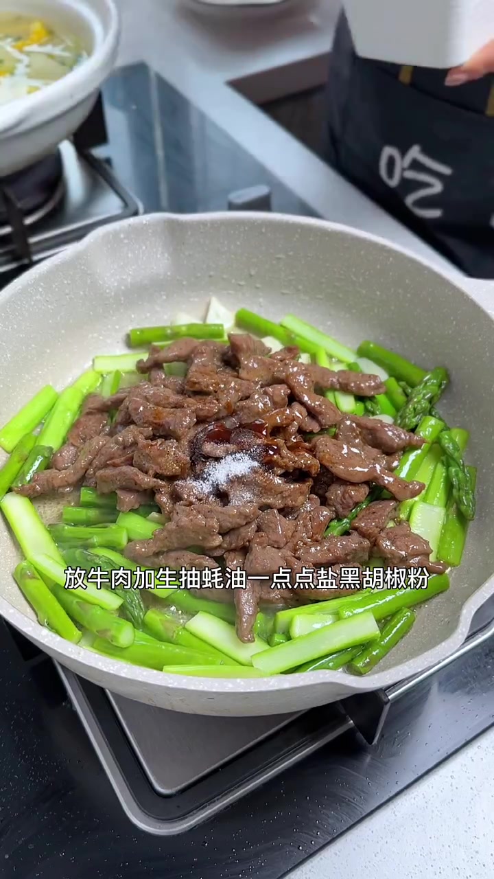今天做的芦笋炒牛肉超好吃,牛肉做不好的快来试试