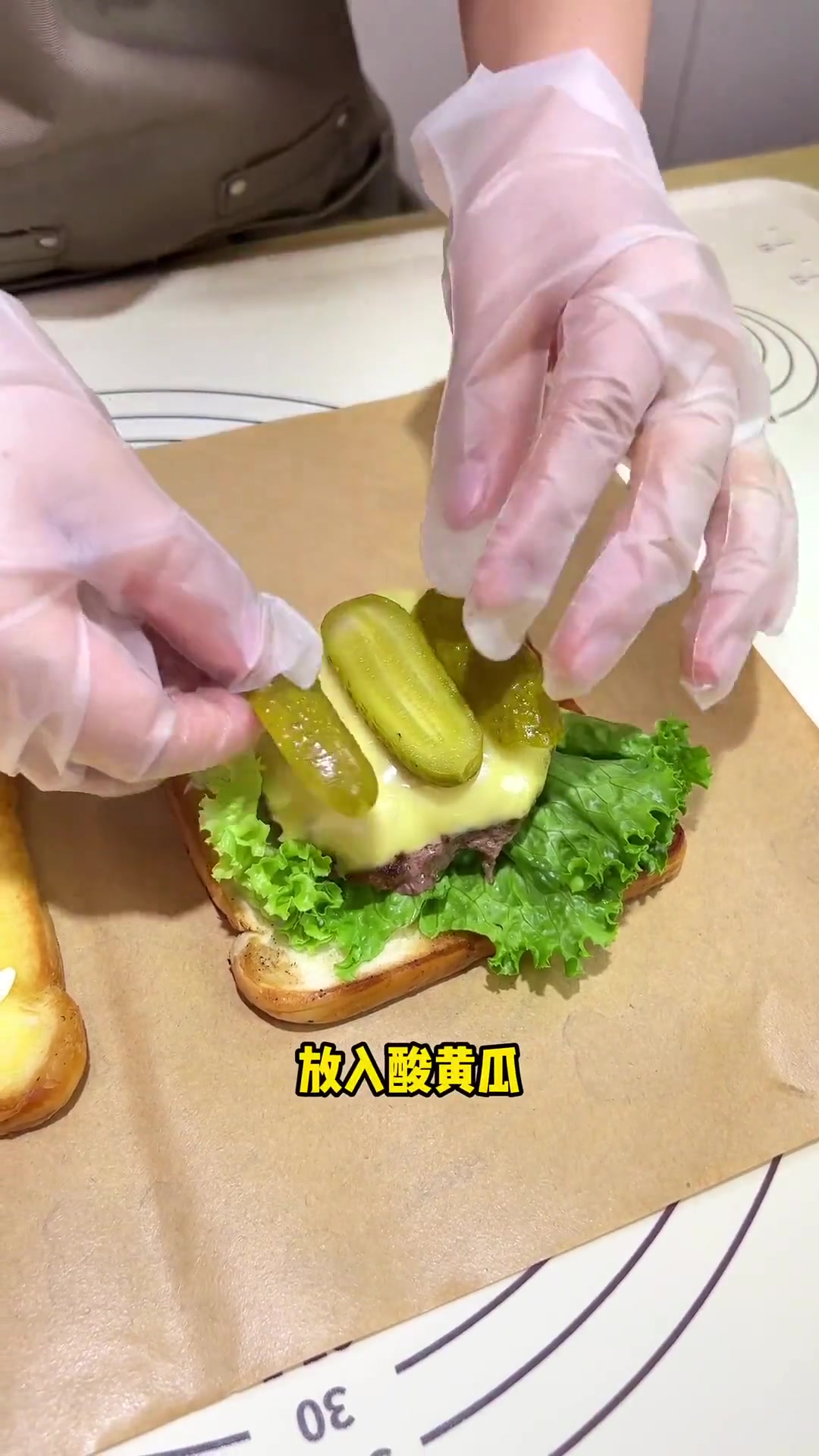 大家期待已久的美式牛肉三明治教程来啦!