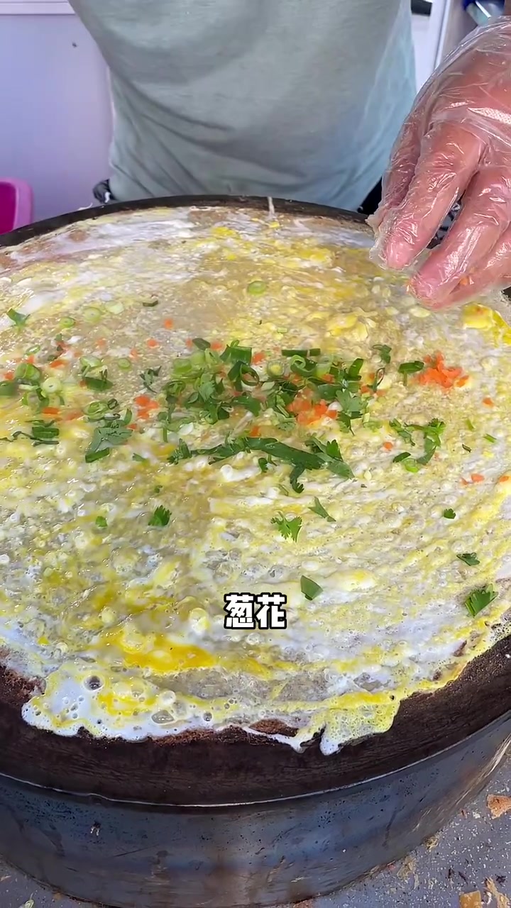 东北路边摊，没土豆丝的煎饼果子，你爱吃吗？