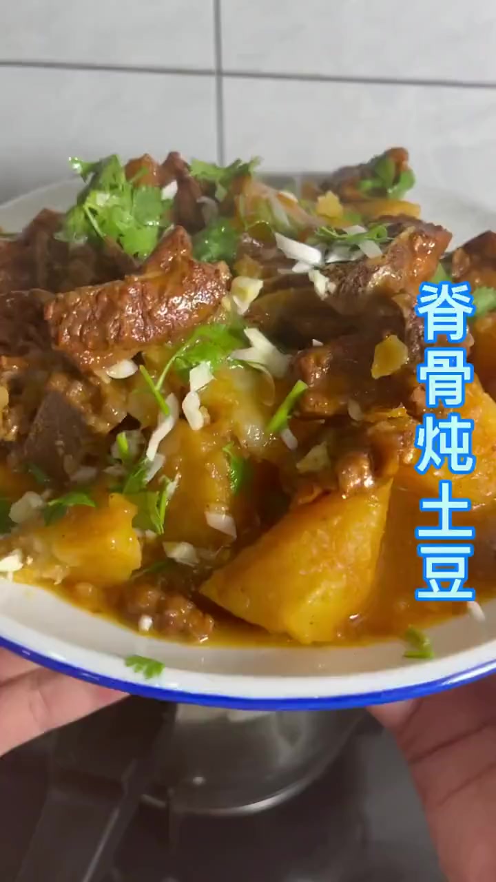 鸡骨炖土豆总做不好?大哥教你超简单做法!