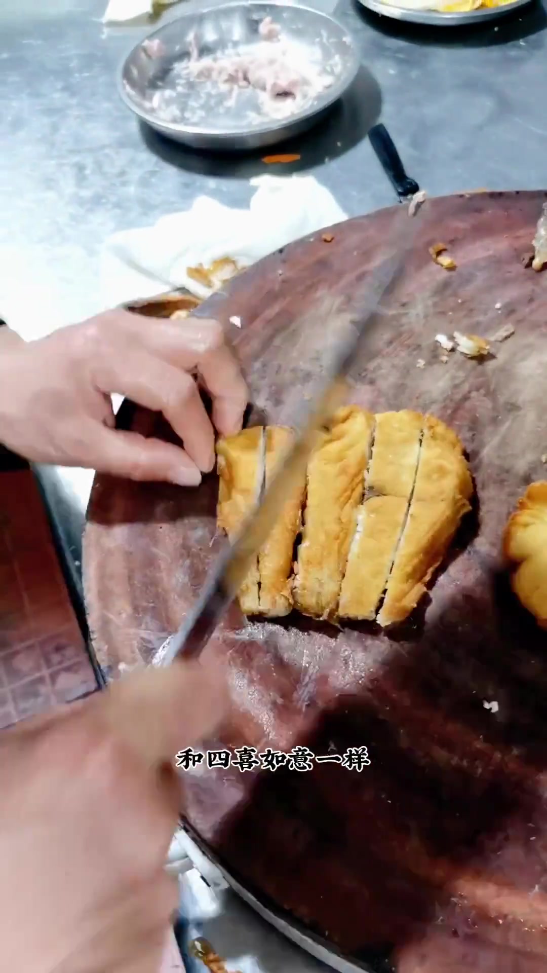 白菜、走油肉、爆鱼、鹌鹑蛋,经典传统蒸菜,味道鲜美