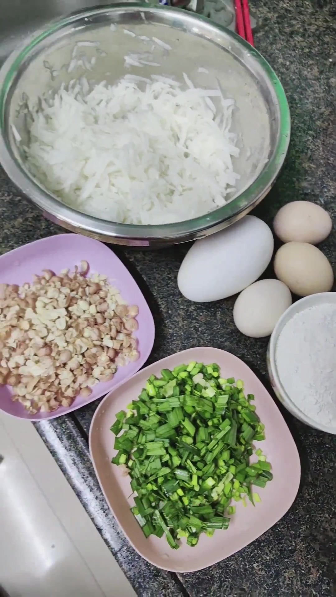 食菜头粿季节到了！这样煎，你觉得好吃吗？
