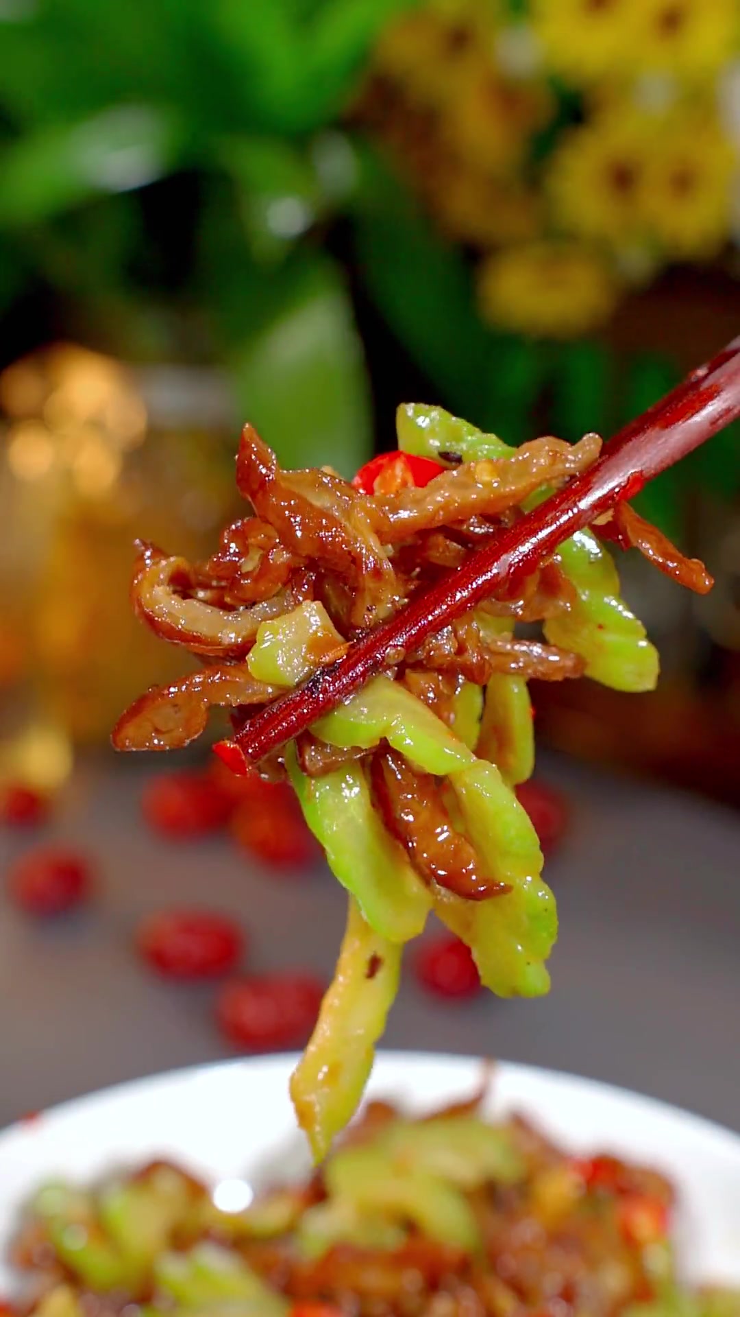 湘菜苦瓜炒腊肠,香辣下饭做法超简单的下饭菜