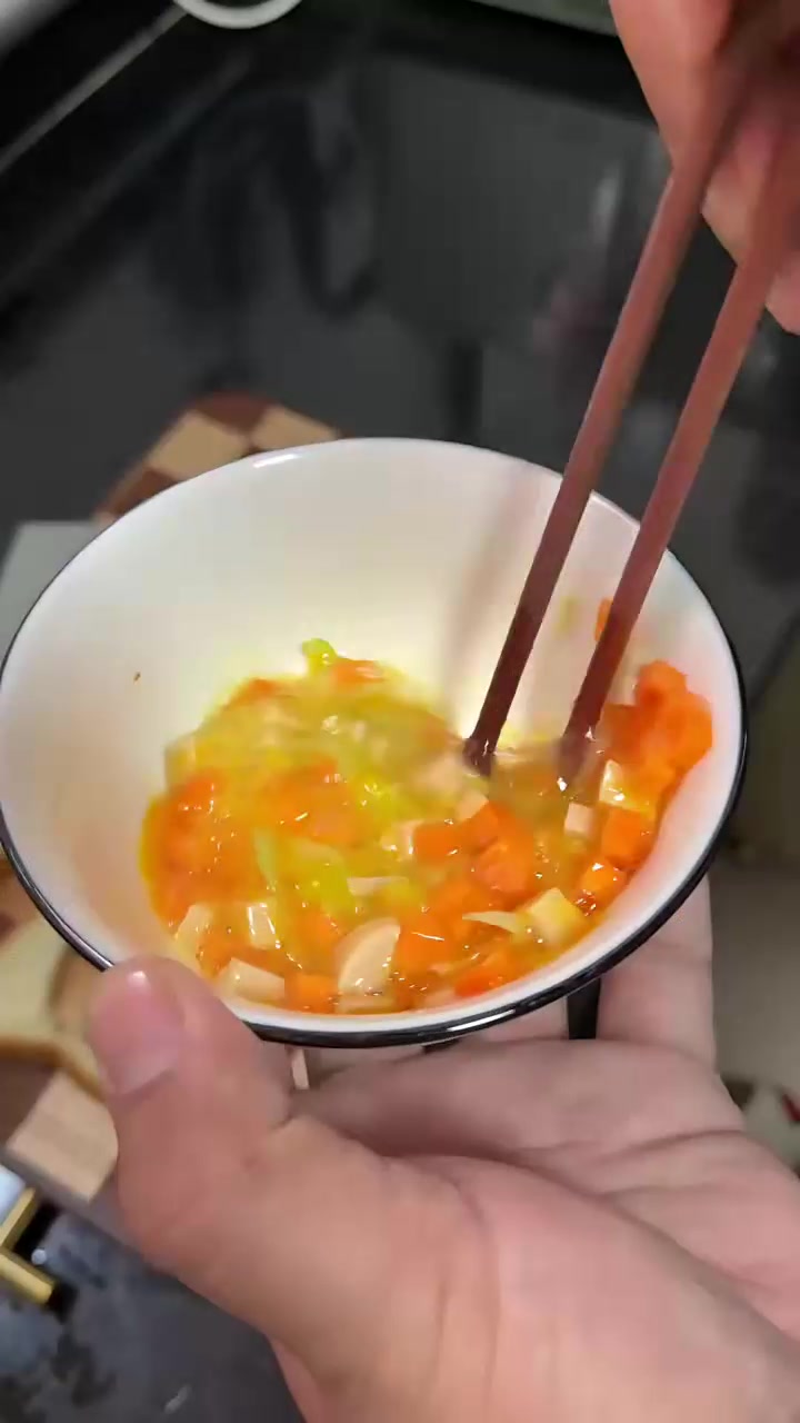 可爱小鸡惊喜破壳而出！