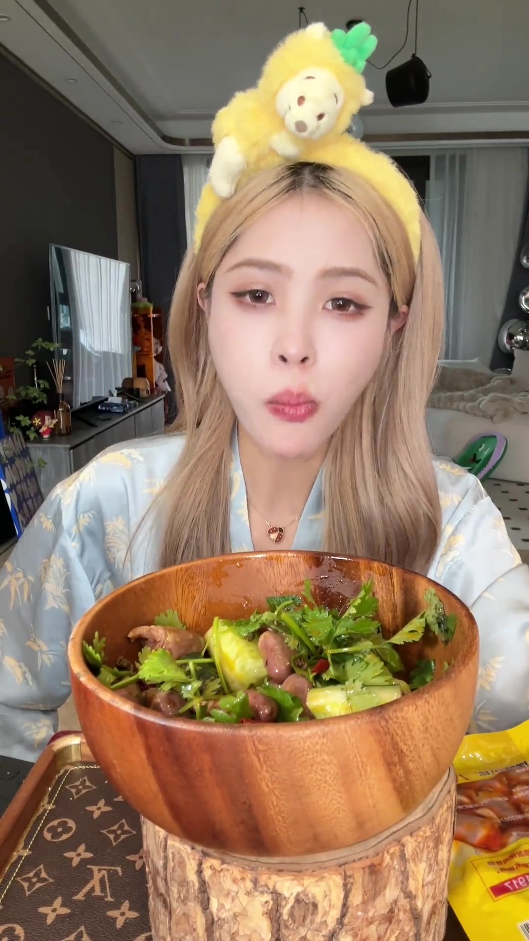 卤味很浓郁的麻辣鸭心肉质紧实超级入味！