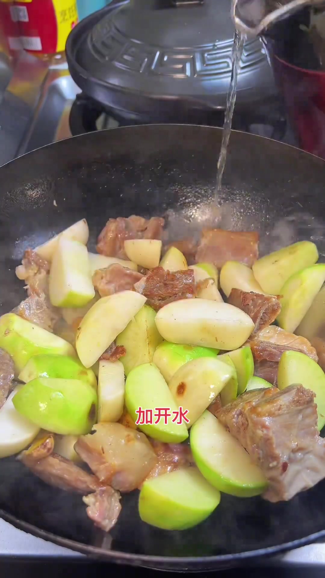 腊排骨煮半头青萝卜,原汁原味超鲜香!