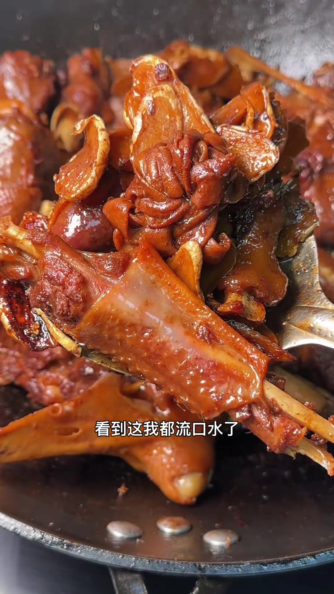 养了一年多的鹅,来做个芝麻油和黄姜焖烧鹅,鹅骨头再来炖个十全汤