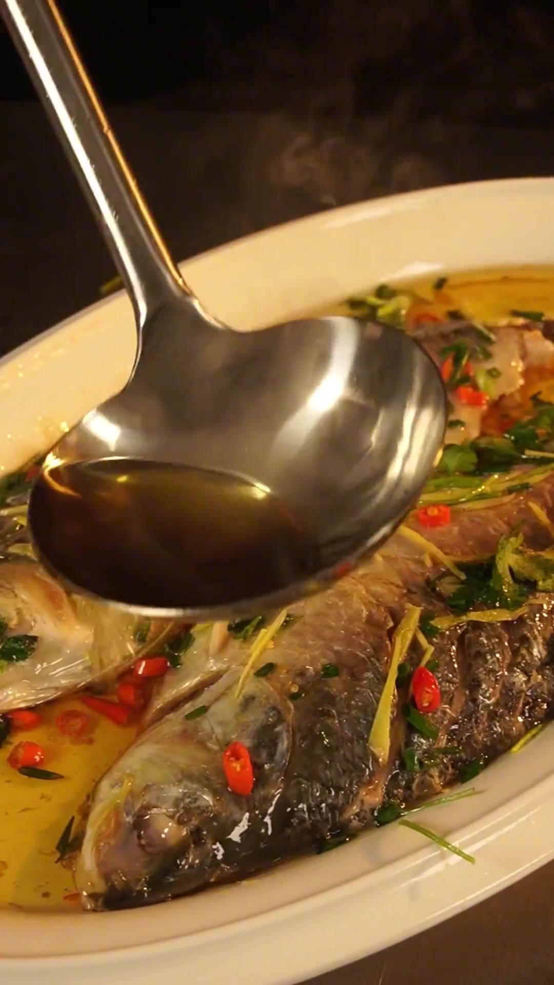 风浪越大，鱼越贵。葱油鲥鱼