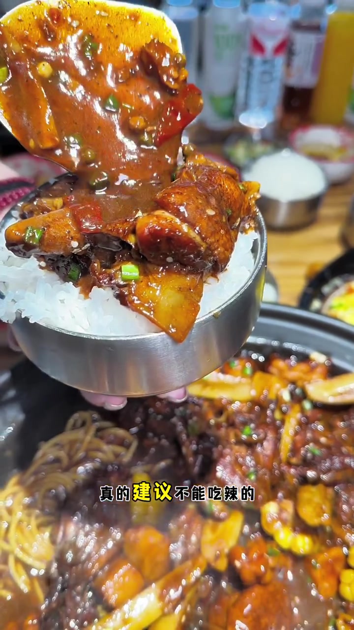 武汉巨火的周黑鸭在食嘎嘎就可以吃到了 黑鸭煲 麻辣过瘾