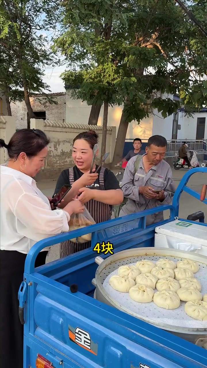 每天卖包子成为了我的生活,很累但是很快乐,加油吧