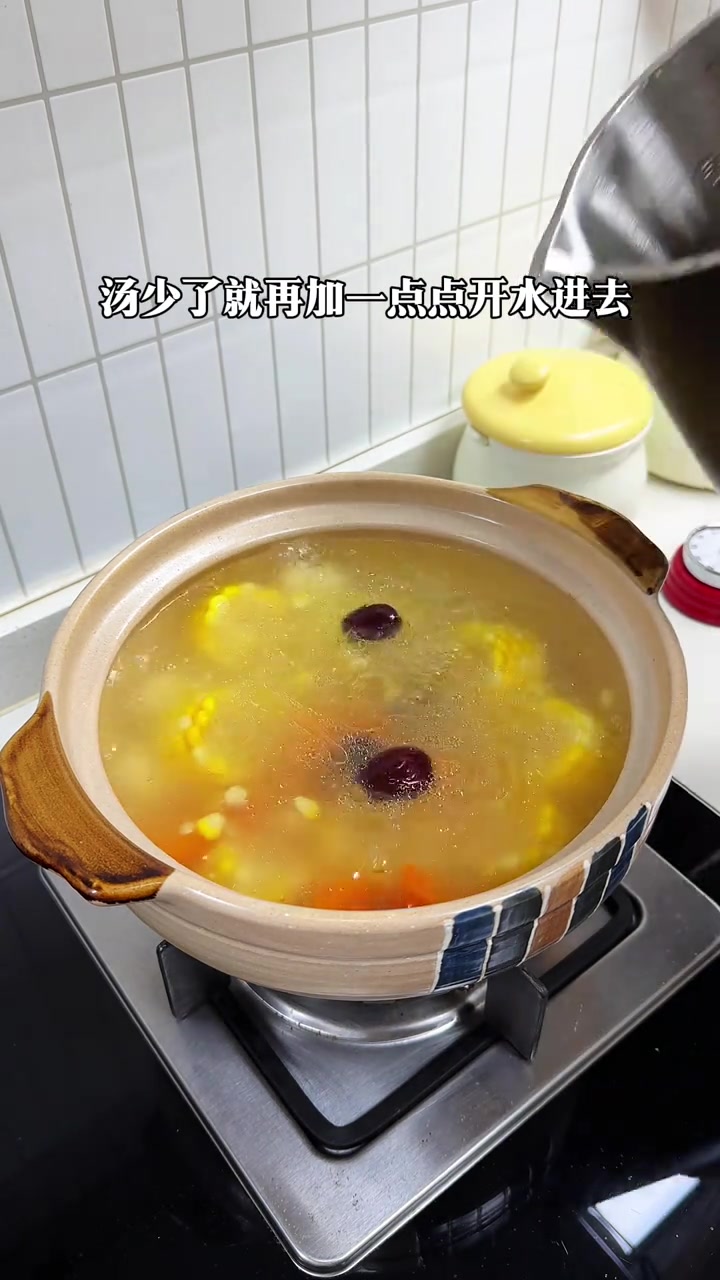 普通家庭的晚餐!今日食谱:白切五花肉|虾仁豆腐蒸蛋|生炒菜心|玉米马蹄胡萝卜汤